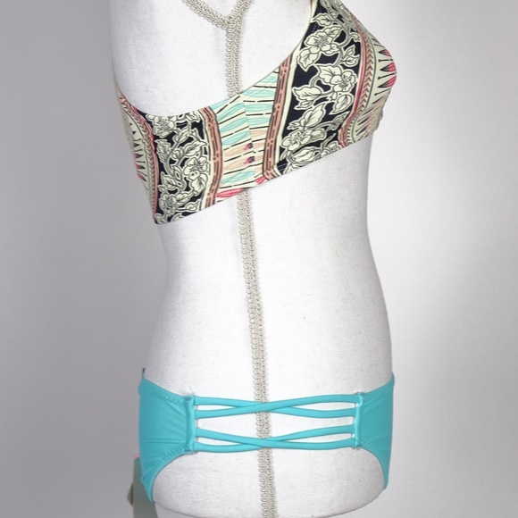 Reteron  Back Crochet Tile Green Swimsuit - Picture 5 of 8